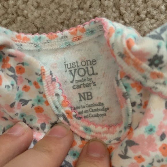 Carters set! Bundle 5/$20! - Picture 2 of 2